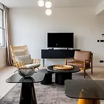 Amazing appartements on Champs-Elysées