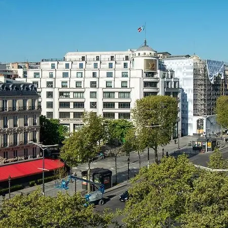 Amazing On Champs-elysées *